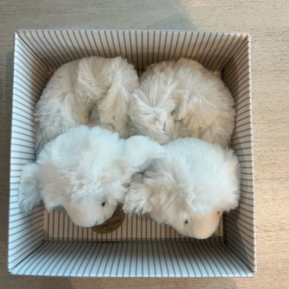 BRAND NEW Doudou et Compagnie Paris Lamb Slippers Newborn in White